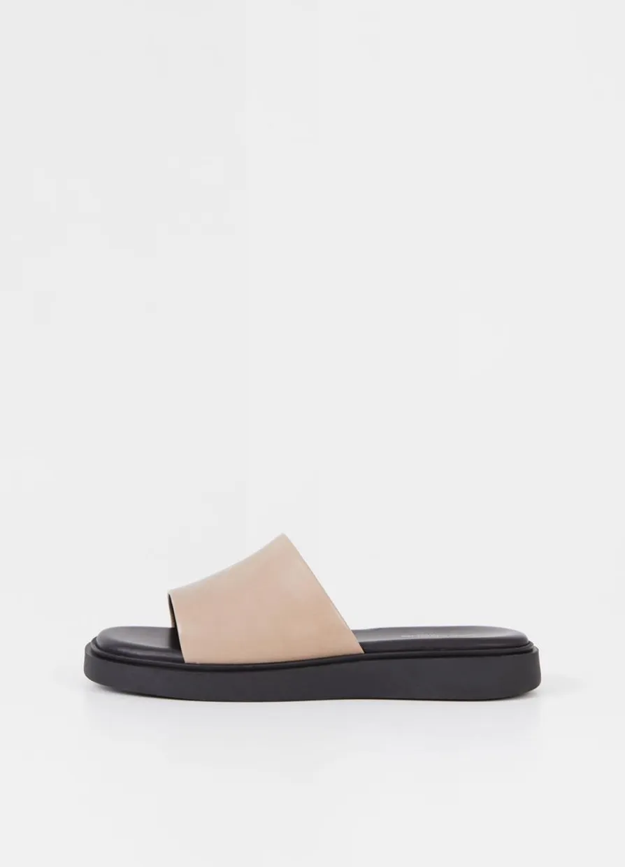 Connie Sandalen