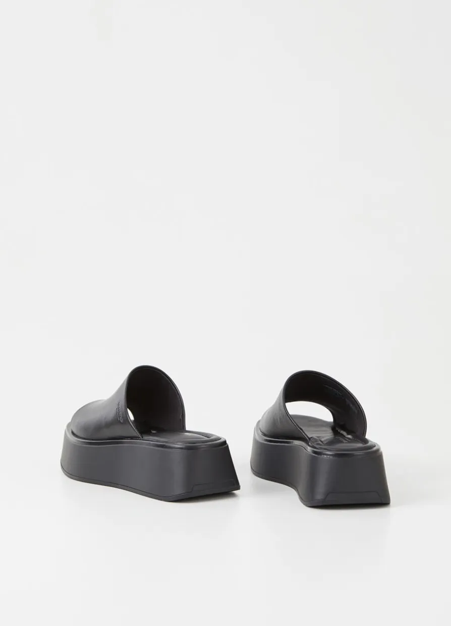 Courtney Sandalen