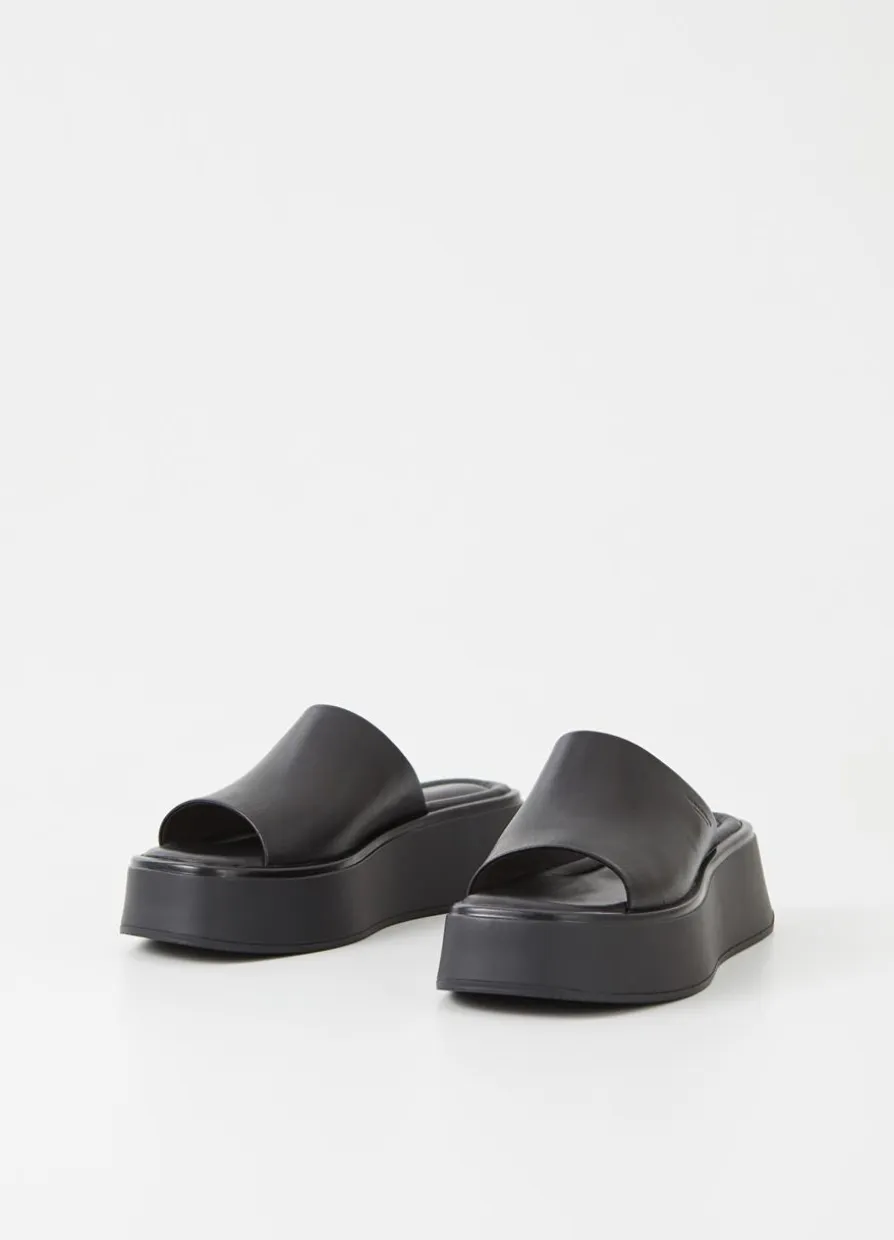 Courtney Sandalen