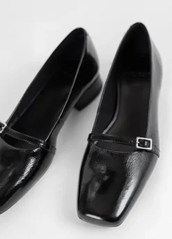 Debbi Pumps