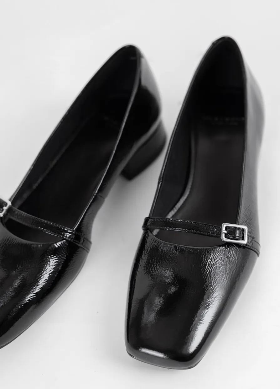 Debbi Pumps