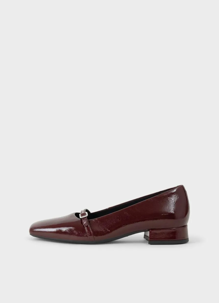 Debbi Pumps