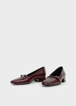 Debbi Pumps