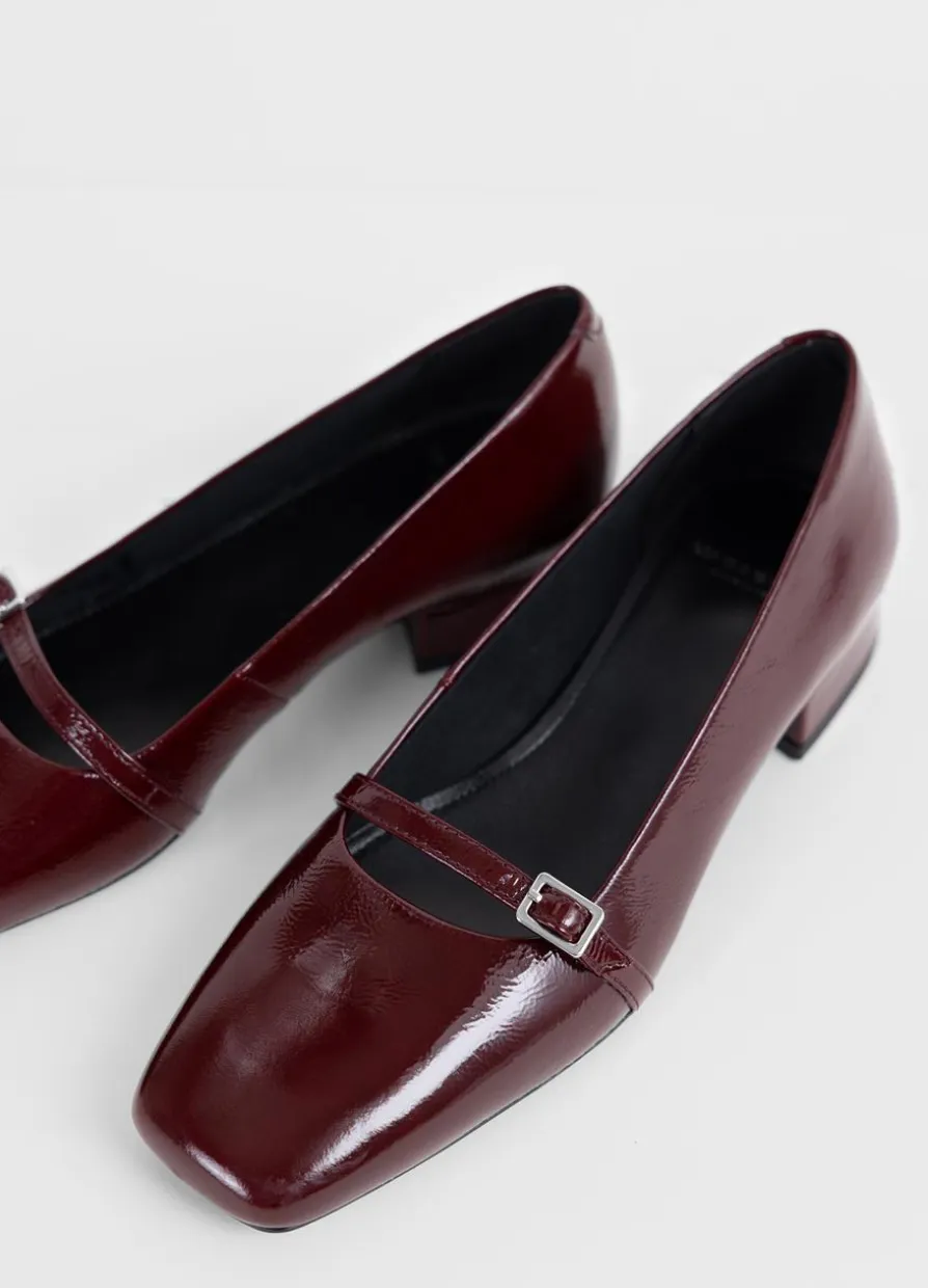 Debbi Pumps