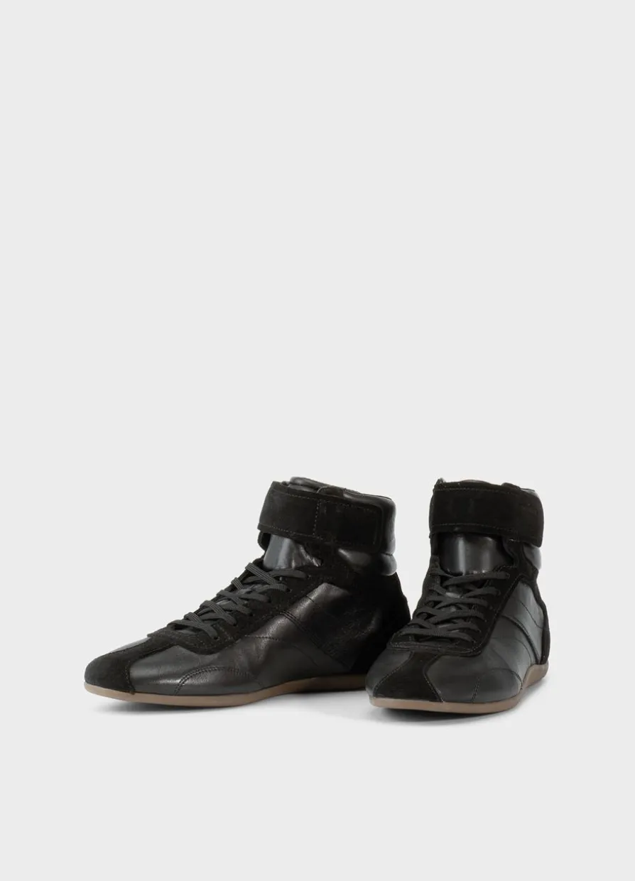Hollie Sneaker