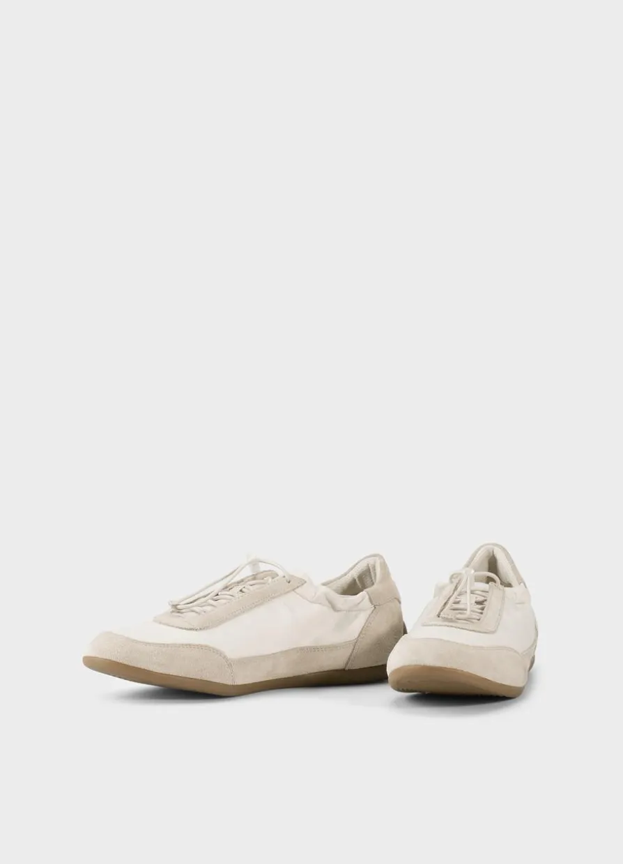 Hollie Sneaker