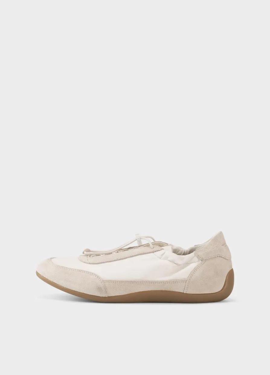 Hollie Sneaker