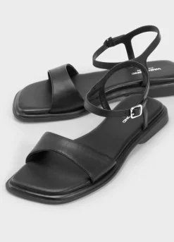 Izzy Sandalen