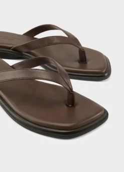 Izzy Sandalen