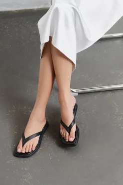 Izzy Sandalen