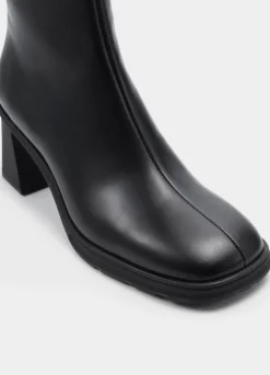 Janine Hohe Stiefel