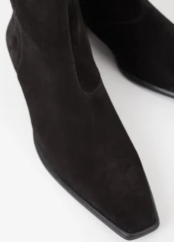 Nella Stiefeletten