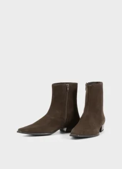Nella Stiefeletten
