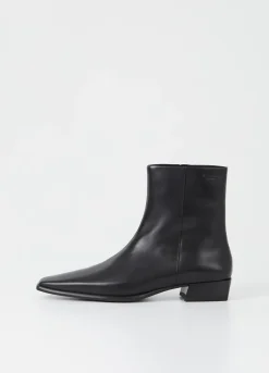 Nella Stiefeletten